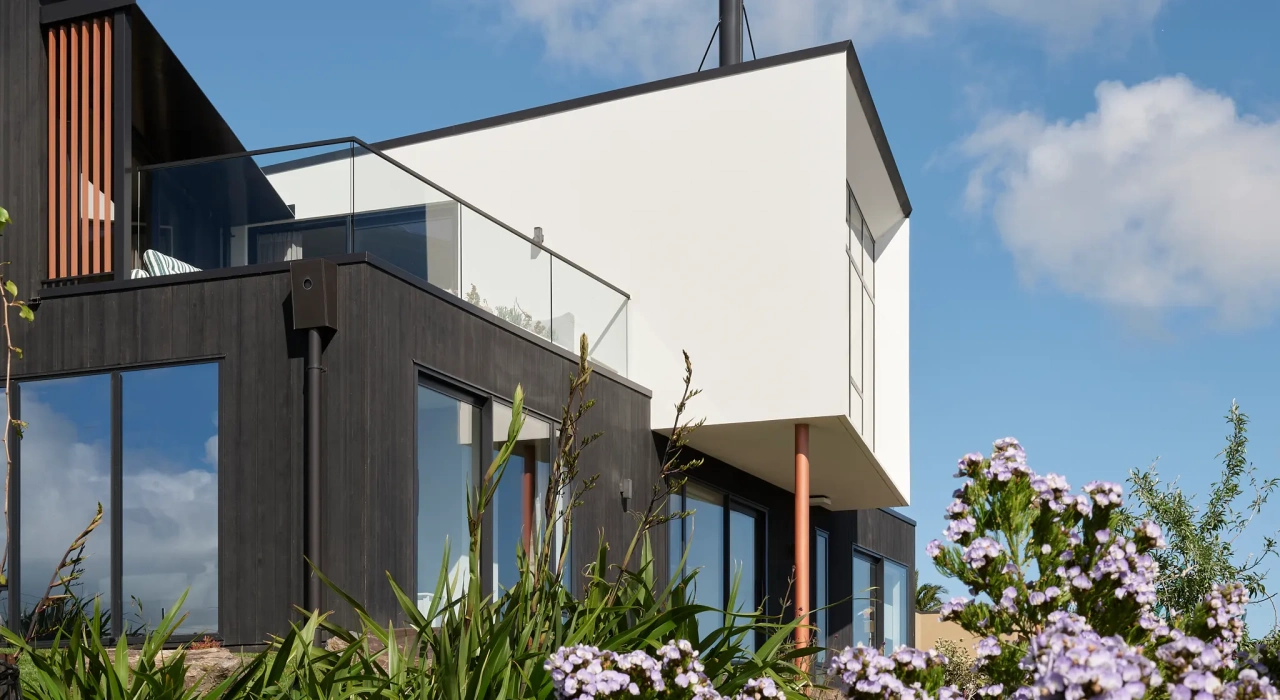 <img alt="Haumoko House exterior by Site Architecture — white upper volume with glazing and established garden, Clifton Hill Christchurch" src="/images/2/5/1/0/2/251029lmhl033-89b78628.webp?description" width="2048" height="1536" />