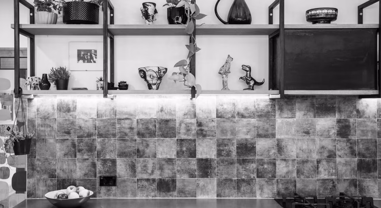 <img alt="Detail of open shelving with curated objects and dark zellige-style tiles, bold character in a 1930s Christchurch renovation." src="/images/s/i/t/e/-/site-arch-grange6-776f4b96.webp" width="2560" height="1707" />