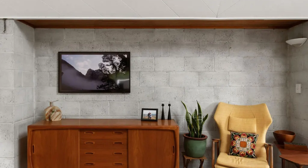 <img alt="Sitting area with timber sideboard, mid-century armchair and curated artwork, original Warren and Mahoney home, Christchurch." src="/images/s/i/t/e/-/site-arch-paulus-tce-7-cbfbb888.webp?description" width="1024" height="683" />