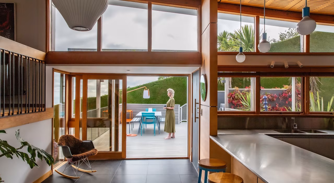 <img alt="Sunlit interior with warm timber framing, large glazing and a view through to the deck and landscape." src="/images/s/i/t/e/-/site-architects-interior-architecture-modernist10-637b46c4.webp" width="2560" height="1707" />