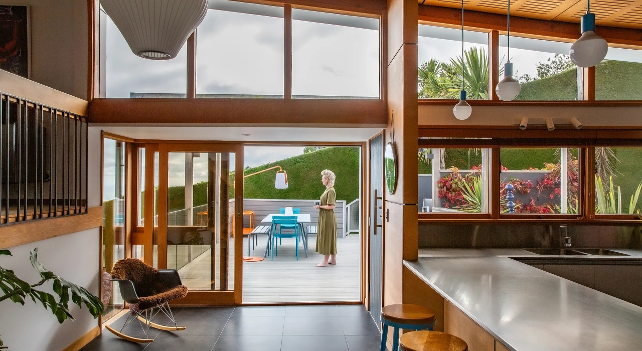 <img alt="Sunlit interior with warm timber framing, large glazing and a view through to the deck and landscape." src="/images/s/i/t/e/-/site-architects-interior-architecture-modernist10-63766e57.webp?description" width="2560" height="1707" />