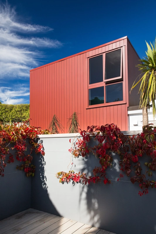 <img alt="Street-facing exterior of Hillside Modern, red Coloursteel and mid-century form surrounded by lush garden planting." src="/images/s/i/t/e/-/site-architects-interior-architecture-modernist20-760fac0f.webp?description" width="1706" height="2560" />